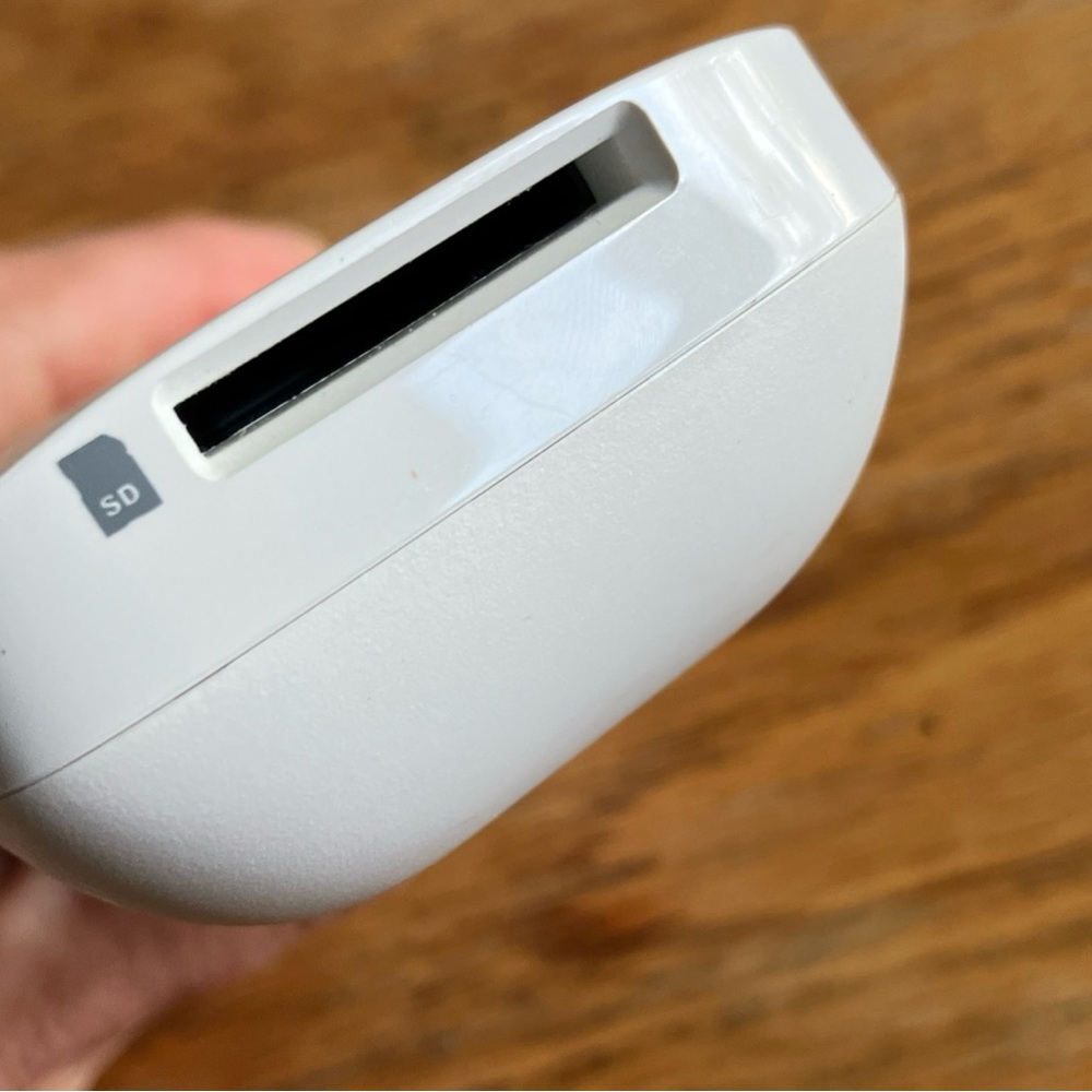RAVPower FileHub, Travel Router AC750, Wireless SD Card
Reader - Picture 8 of 11